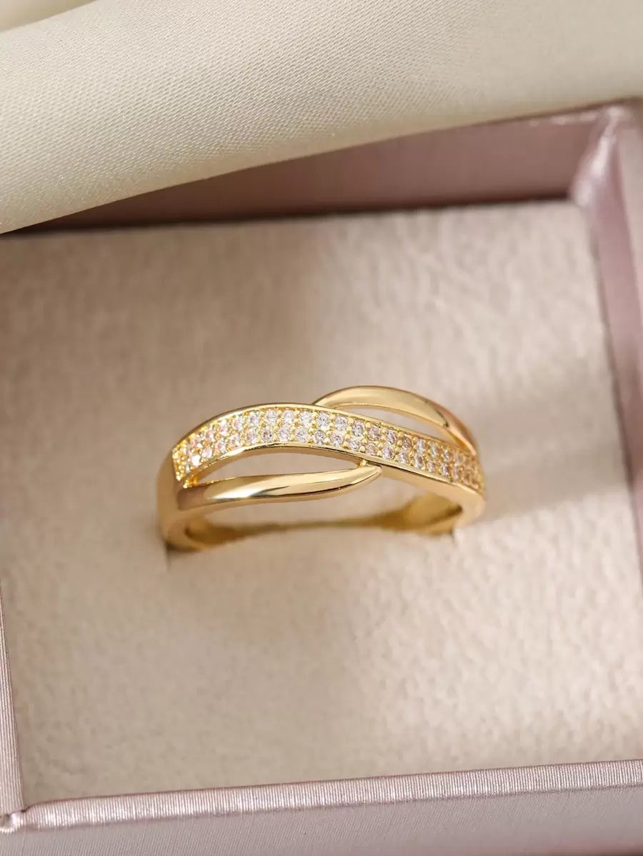 Catherine – Anello classico in zirconia e color oro