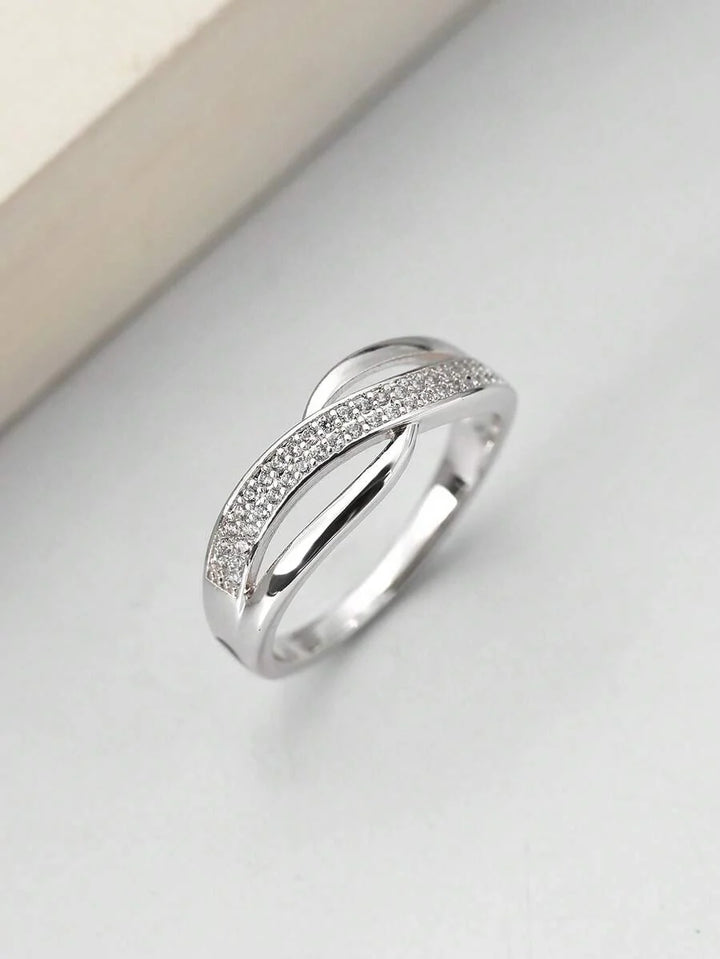 Catherine – Anello classico in zirconia e color oro