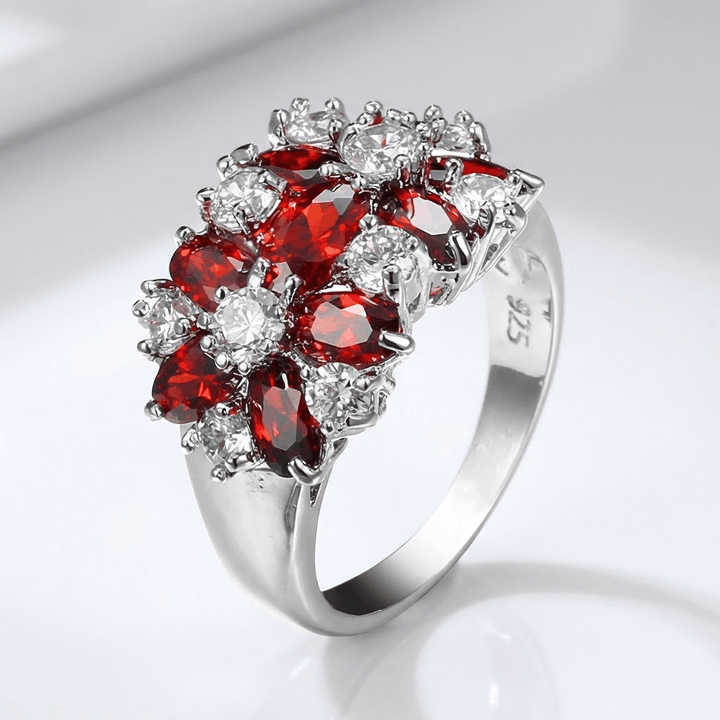 ANELLO A FIORE color argento CON CLUSTER DI GRANATO ROSSO