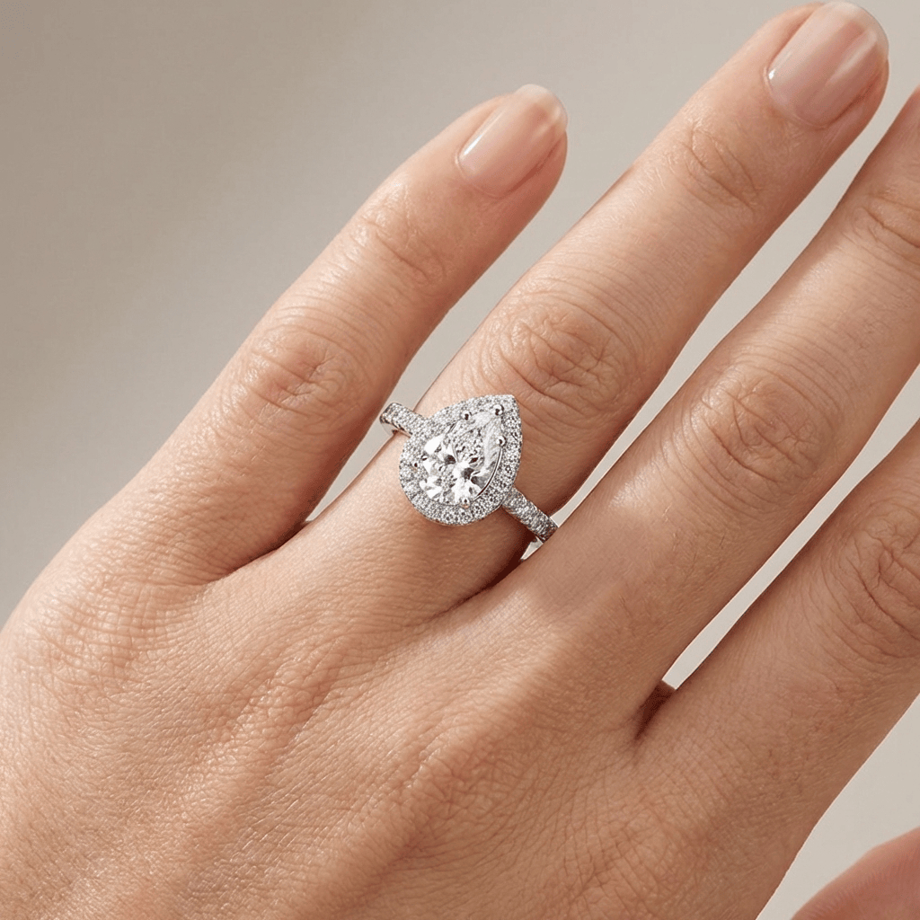 ANELLO HALO color argento CON ZIRCONIA A PERA