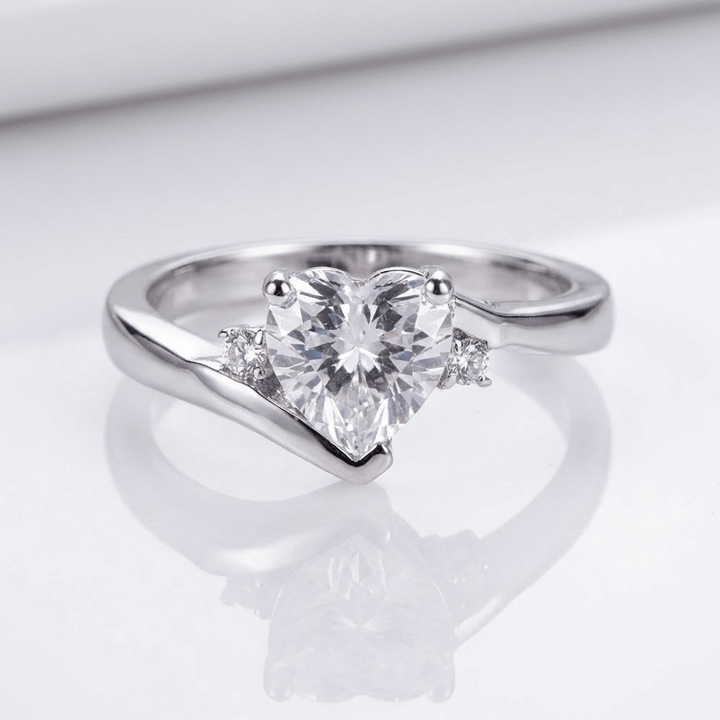 ANELLO BYPASS color argento CON ZIRCONIA A CUORE