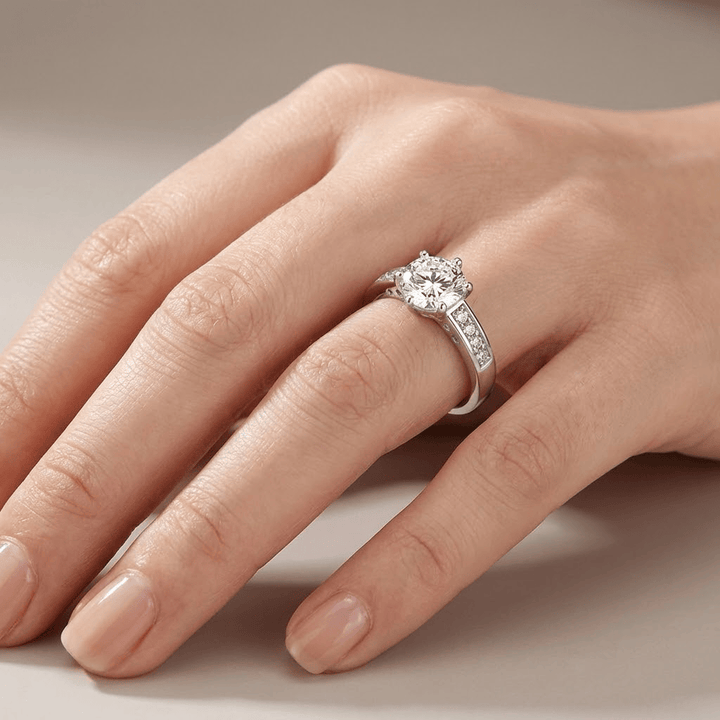 ANELLO CLASSICO IN Zirconia ROTONDO ARGENTATO