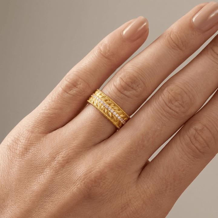ANELLO A BANDIERE TEXTURIZZATE color oro