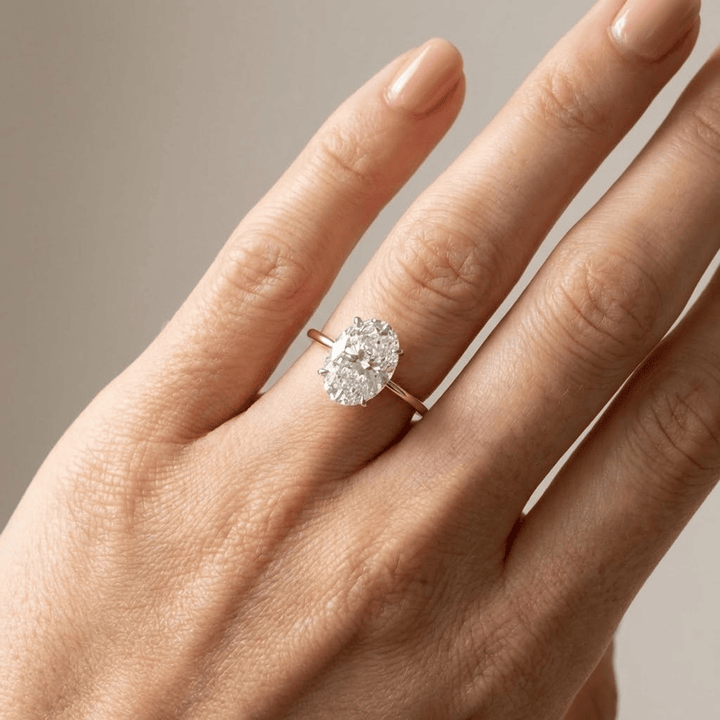 ANELLO SOLITARIO CON Zirconia OVALE