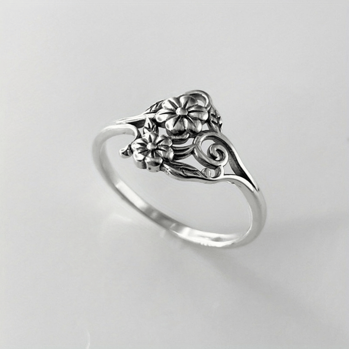ANELLO ORNATO CON FIORI D'ARGENTO