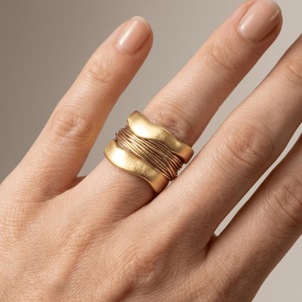 ANELLO AVVOLTO A MANO color oro E ARGENTO
