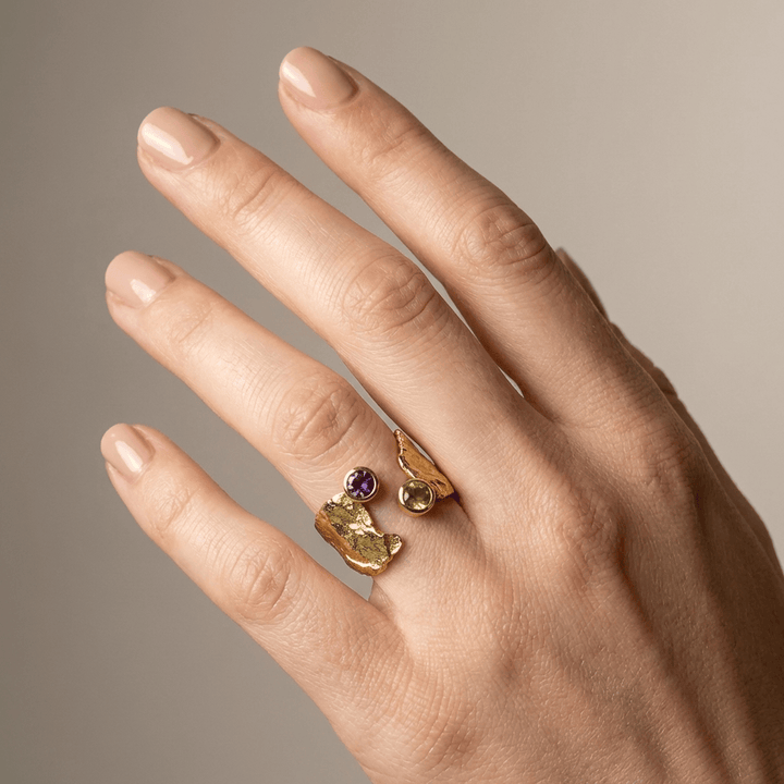 ANELLO IN AMETISTA E PERIDOTO RUSTICO D'ORO - (REGOLABILE)
