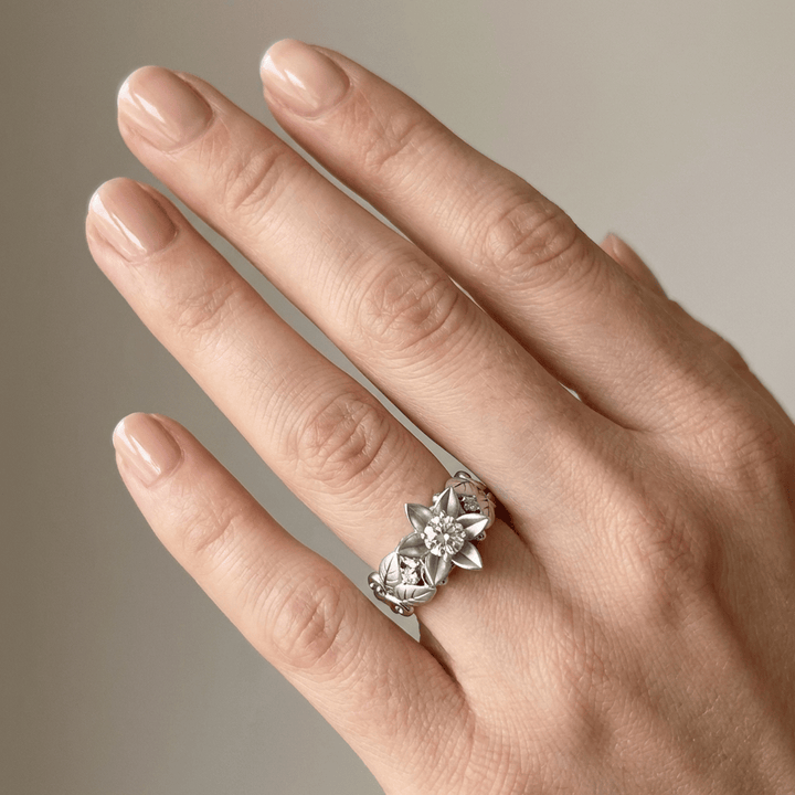 ANELLO CORONA A PETALI IN ZIRCONE ARGENTO
