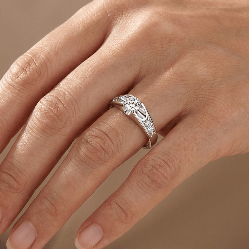 ANELLO MODERNO IN ZIRCONIA ARGENTATA