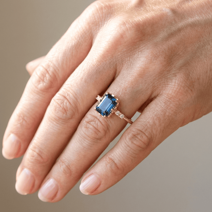 ANELLO IN Pietra Blu D'ORO E Zirconia