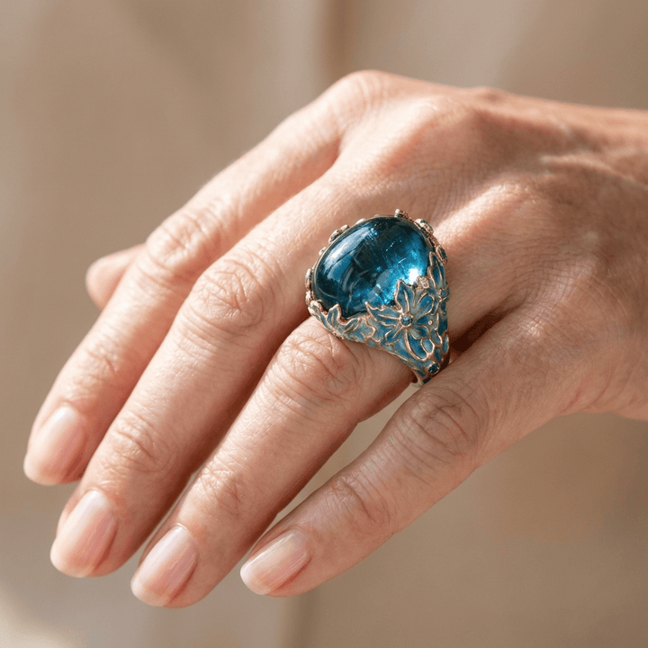 ANELLO A FIORE IN APATITE BLU ORO