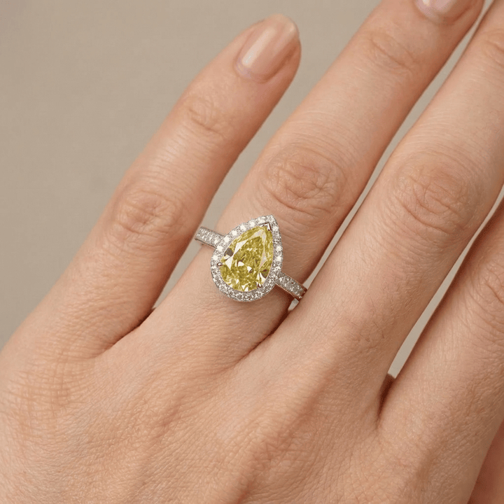 ANELLO HALO CON Zirconia PERA GIALLO