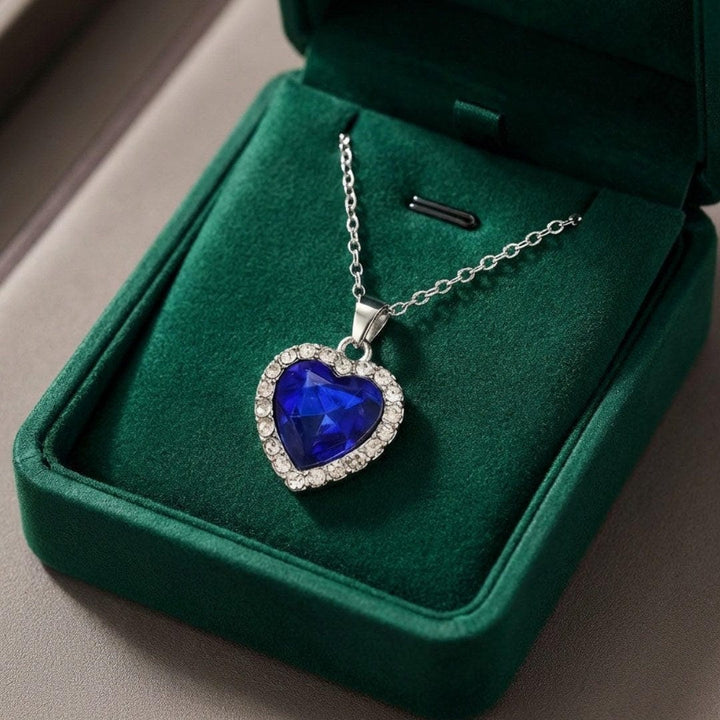 Collana con Pendente a Cuore di Pietra Blu