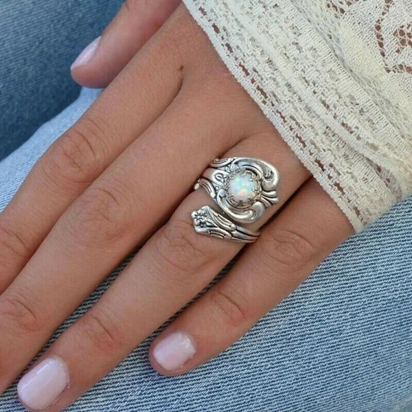 Anello Regolabile con Cucchiaio in Opale Bianco