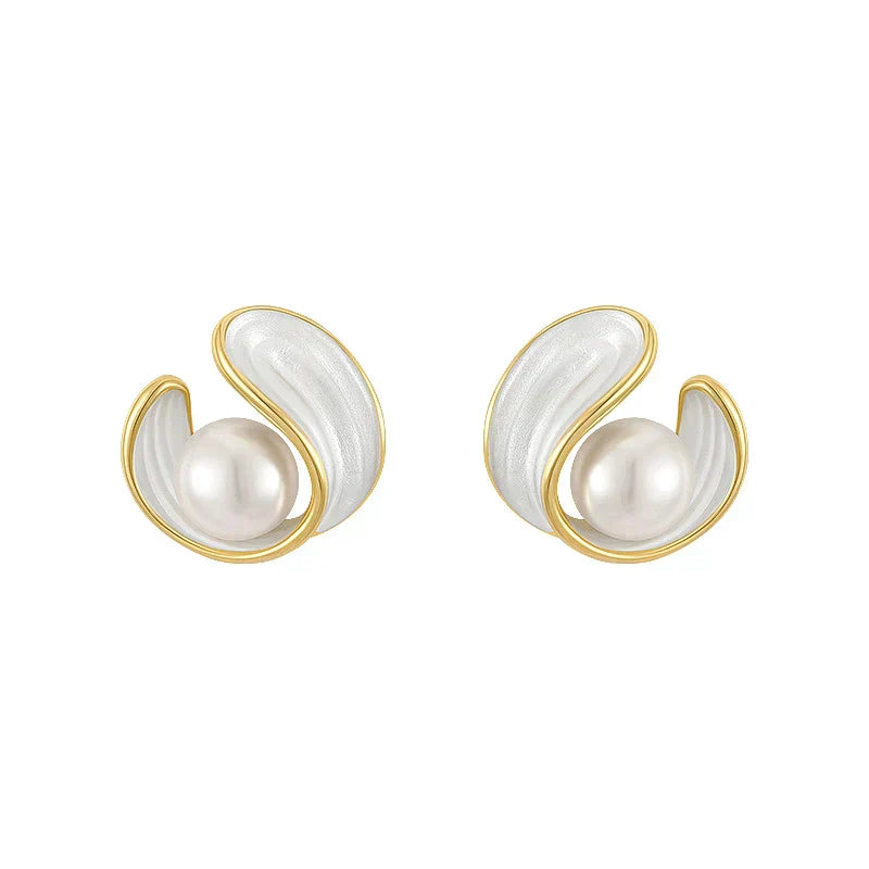 Orecchini di Opale Bianco di Lusso con Perle color oro