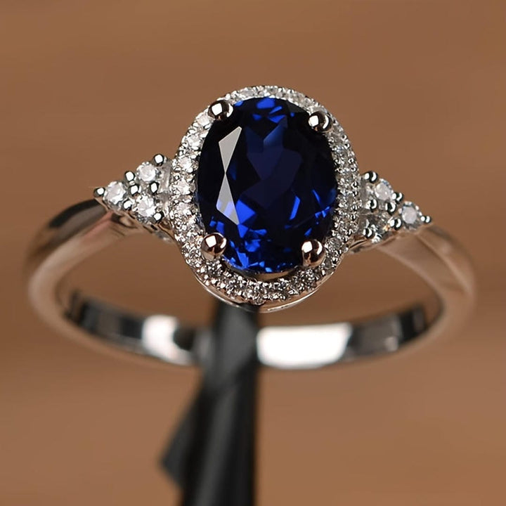 Anello Ovale in Pietra Blu Maestoso di Mezzanotte