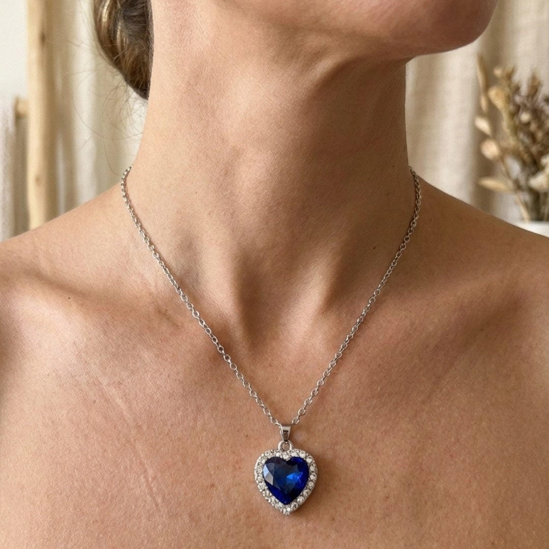 Collana con Pendente a Cuore di Pietra Blu