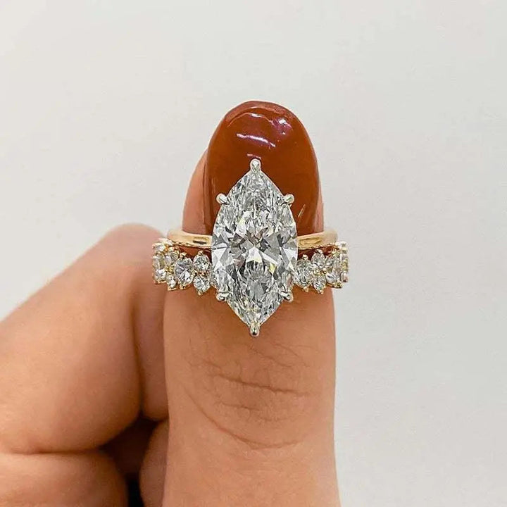 Anello color oro con Zirconia Marquise