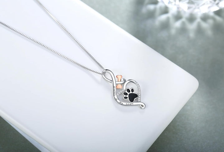 Collana Lucky Paw con Cuore, Osso e Infinito – Pendente “Sempre nel Mio Cuore”