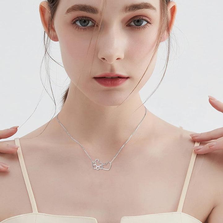 Collana color argento con Stampa di Zampa – Pendente a Cuore di Cristallo