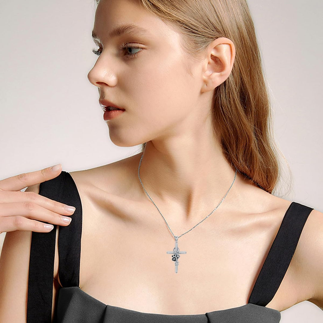 Collana color argento con Zampa e Croce