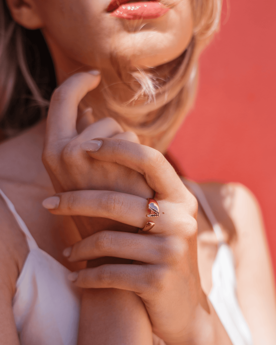 Anello color oro con Lettera Personalizzata (Regolabile)