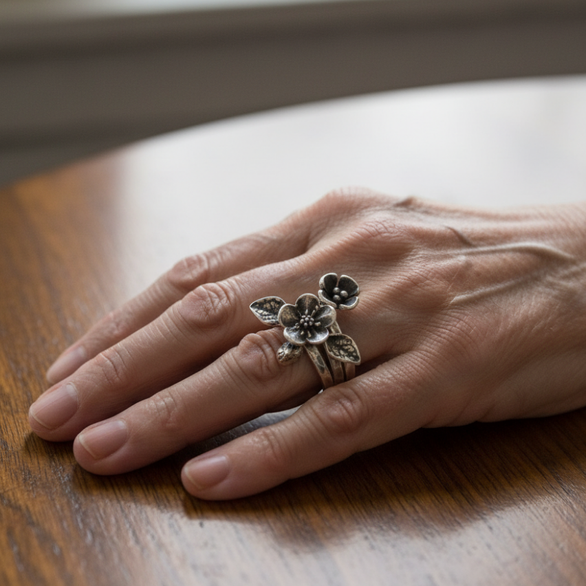 Anello color argento con Fiore Vintage