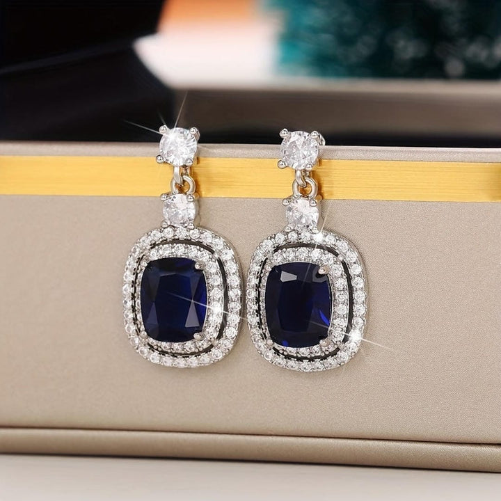 Orecchini in Zirconia Pavé con Pietra Blu Ovale