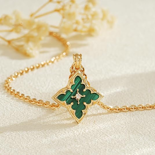 Collana con pendente a quadrifoglio in smeraldo | Oro