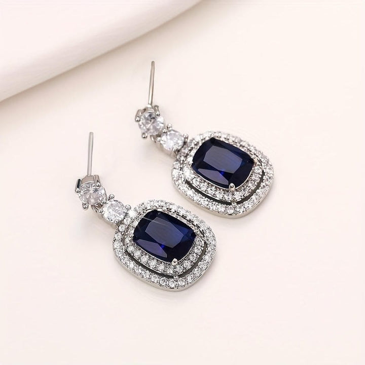Orecchini in Zirconia Pavé con Pietra Blu Ovale