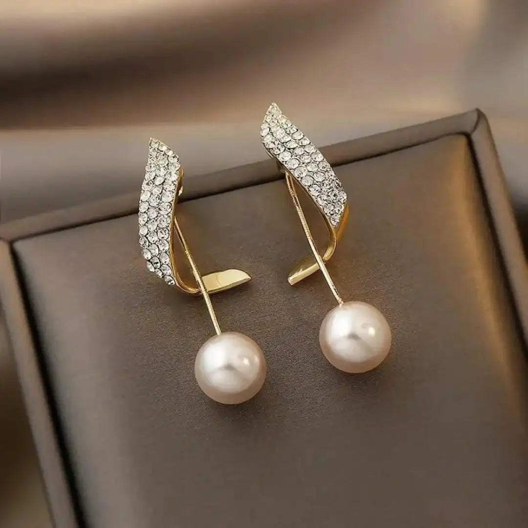 Orecchini Eleganti a Goccia con Perle e color oro