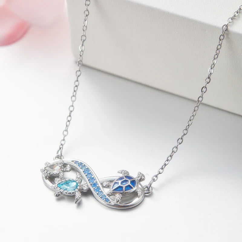 Collana Infinity Turtle con Cristalli Scintillanti