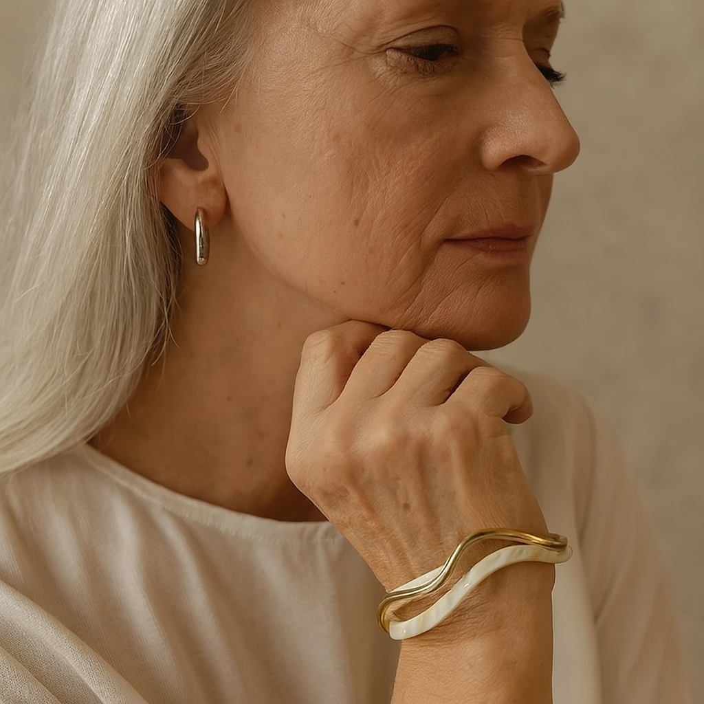 Bracciale elegante in opale bianco e color oro
