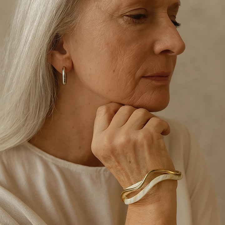 Bracciale elegante in opale bianco e color oro