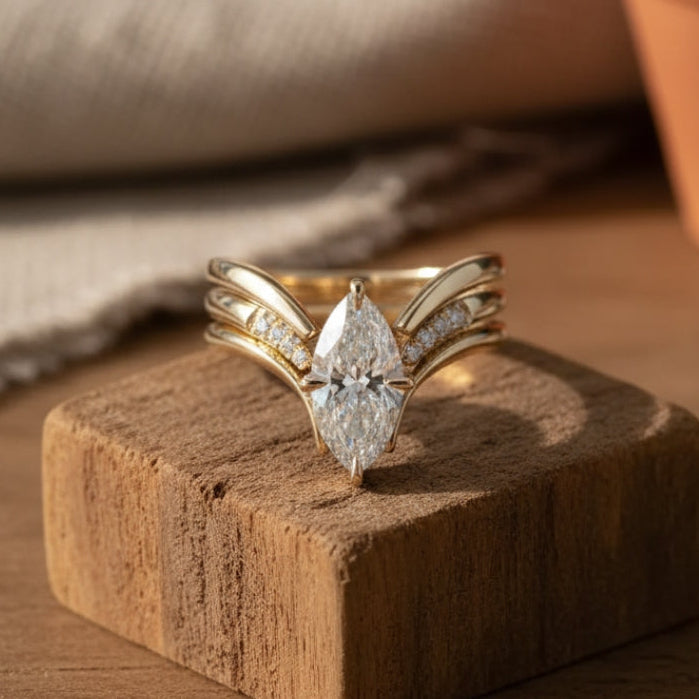 Anello color oro a Corona