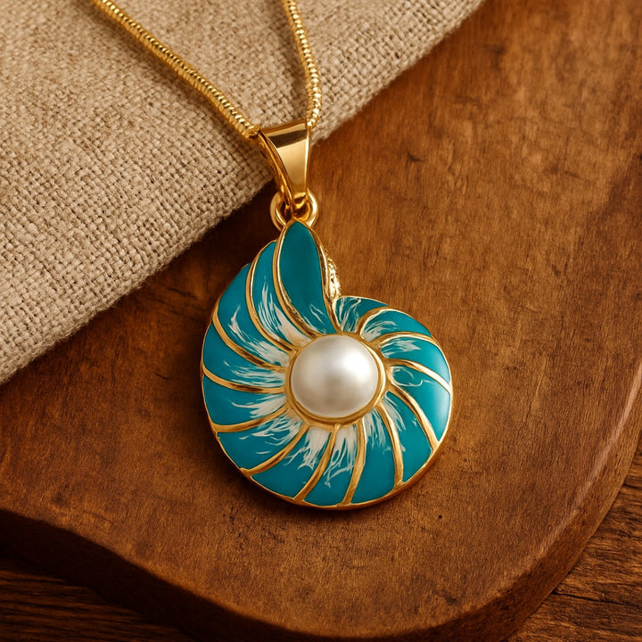 Collana in conchiglia blu perla