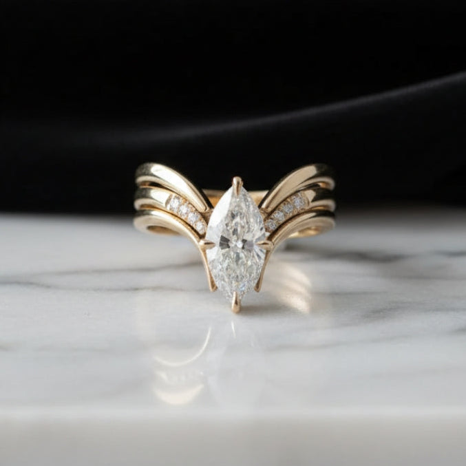 Anello color oro con Corona