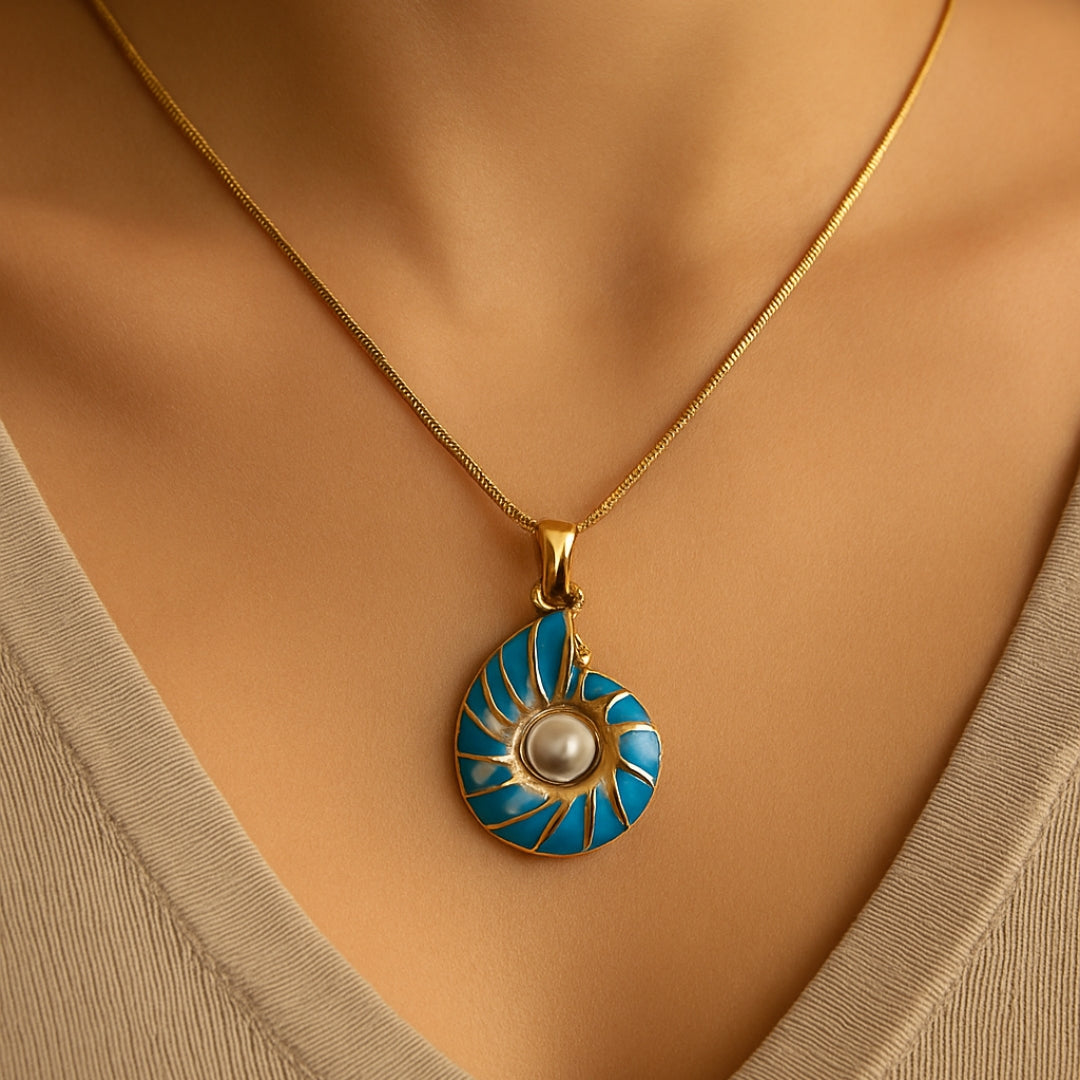 Collana in conchiglia blu perla