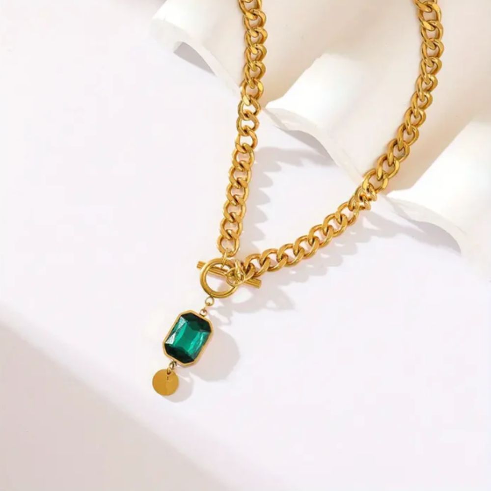 Collana con Pendente in Pietra Verde