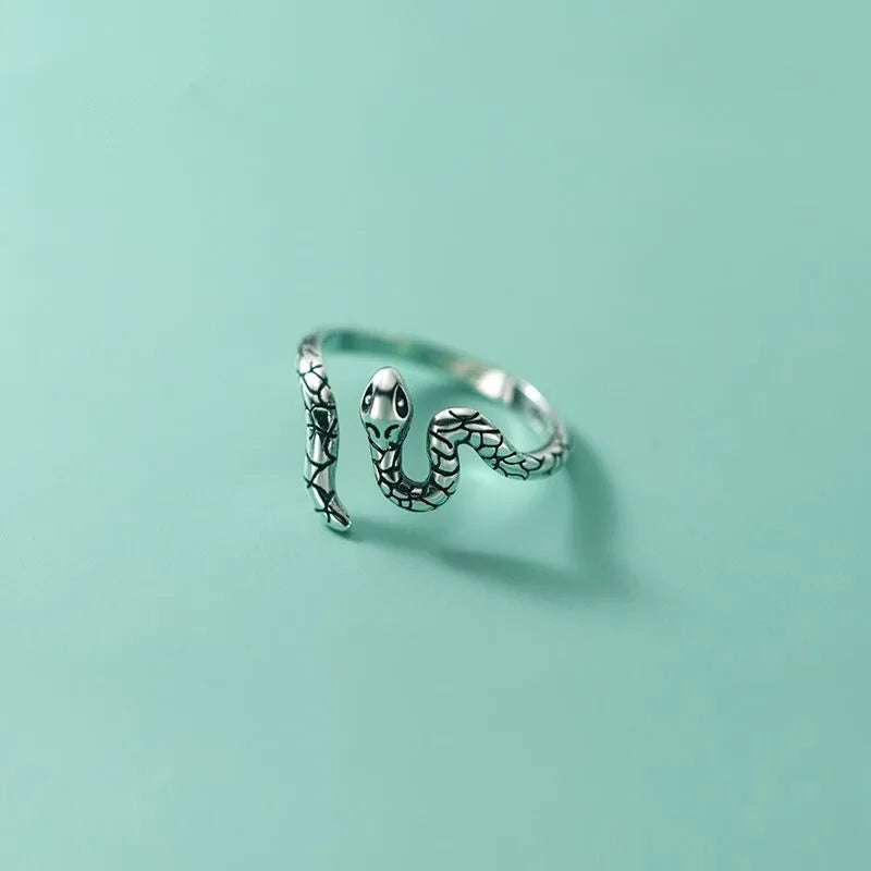 Anello a forma di serpente color argento