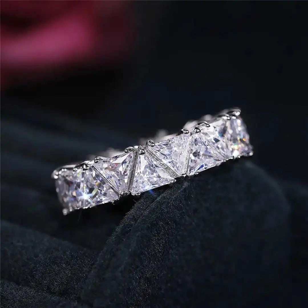 Anello Vintage con Pietra a Triangolo
