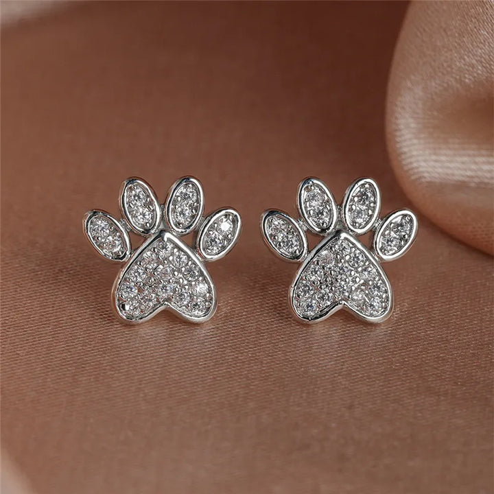 Orecchini a Perno in Zirconia Bianca – Design a Forma di Cuore