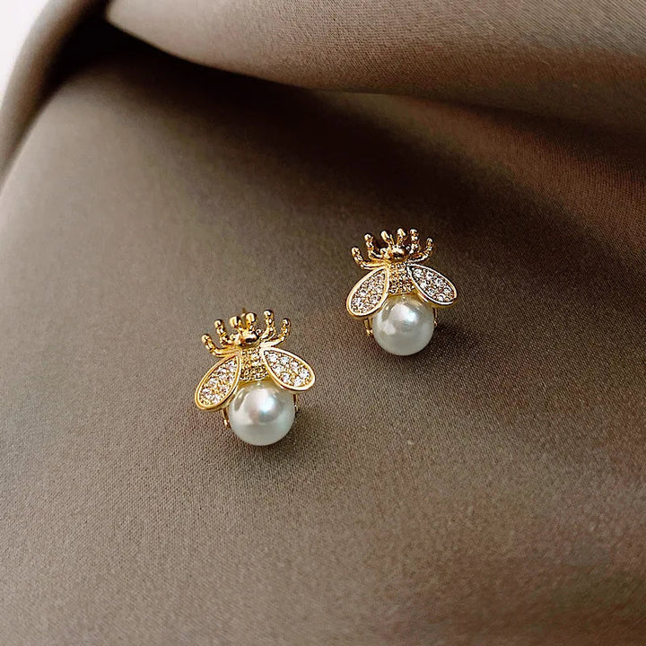 Orecchini a perla a forma di ape – Gioielli eleganti in tonalità oro per donne