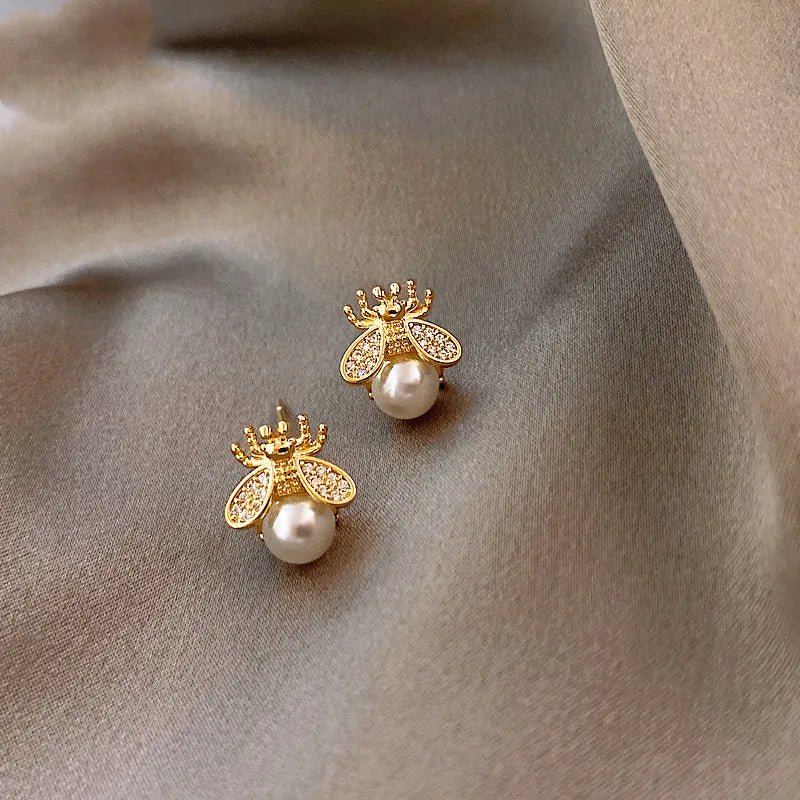 Orecchini a perla a forma di ape – Gioielli eleganti in tonalità oro per donne