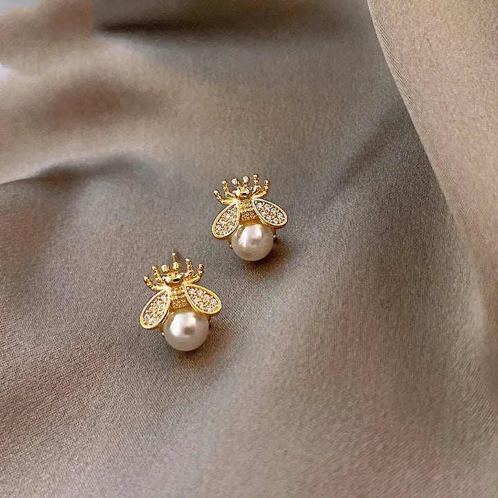 Orecchini a perla a forma di ape – Gioielli eleganti in tonalità oro per donne
