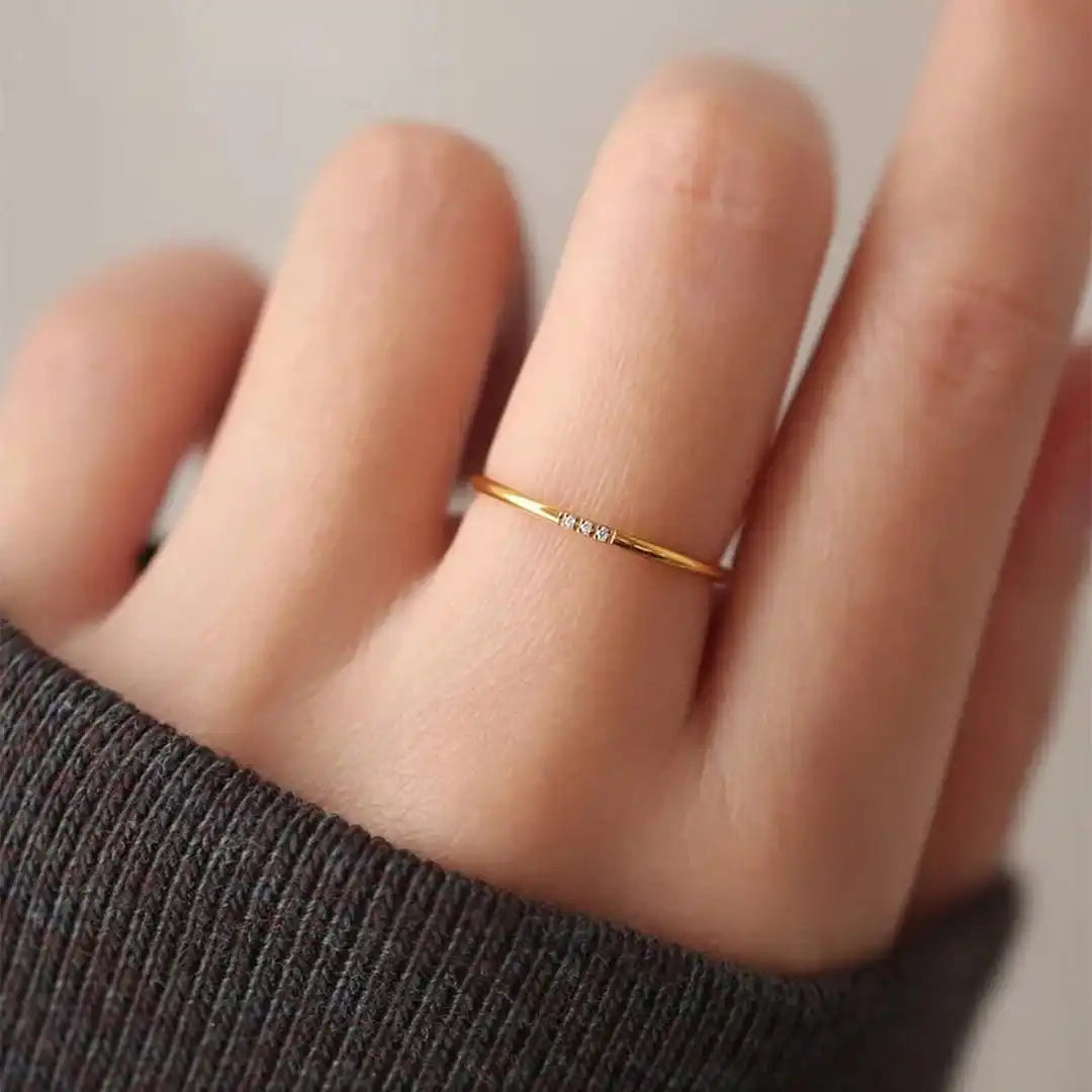 Anello Sottile a Tre Pietre