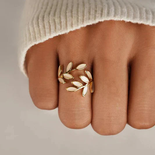 Pure - Anello Regolabile in Opale Bianco