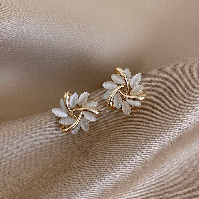 Orecchini di Opale Bianco di Lusso color oro