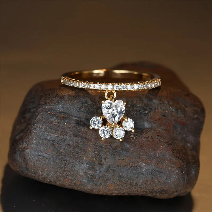 Anello Vintage con Impronta di Zampa di Gatto e Cuore in Pietra – Tonalità Oro e color argento