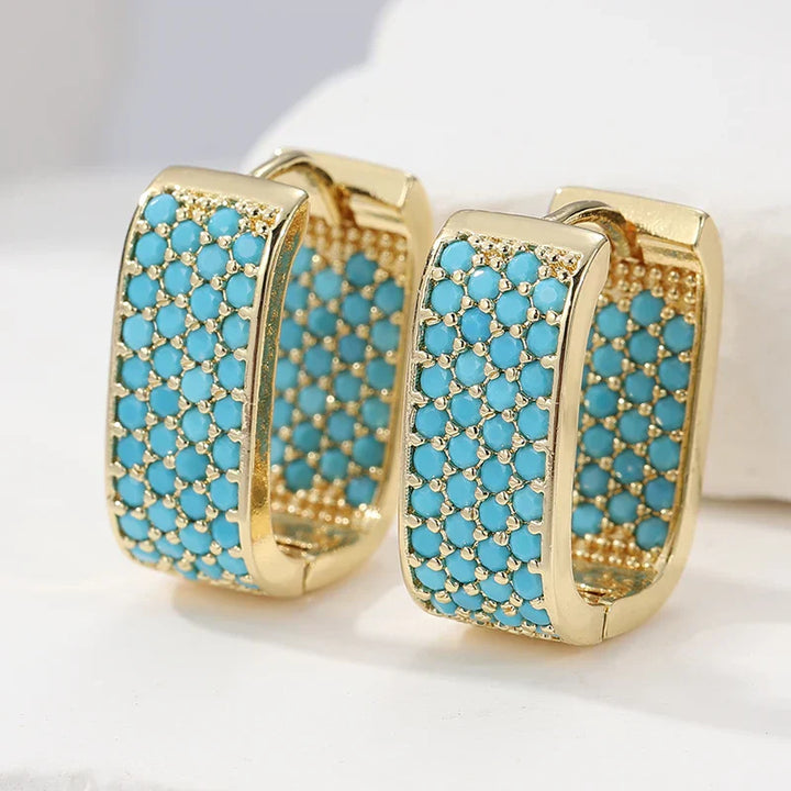 Orecchini Huggie in Oro con Pavé Turchese